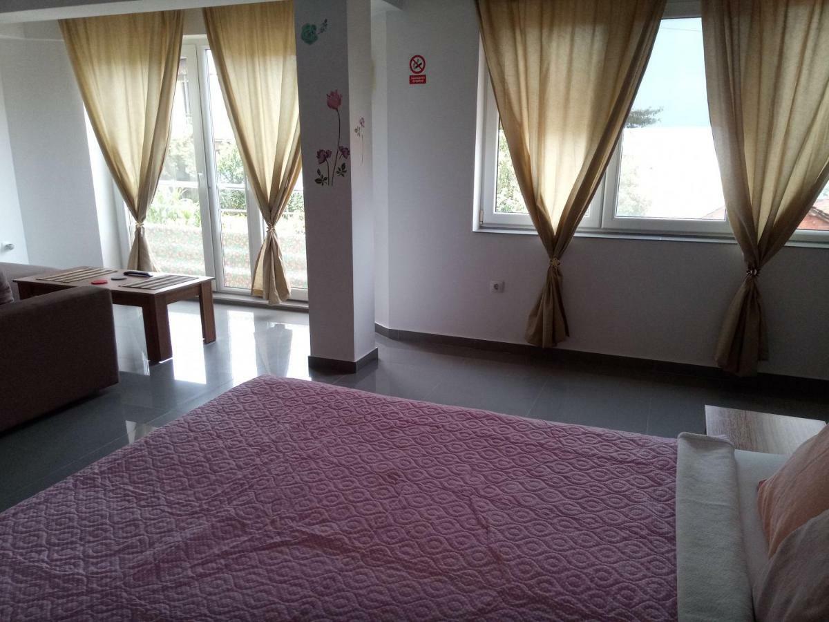 Yard House Trpejca Hotel Ohrid Luaran gambar